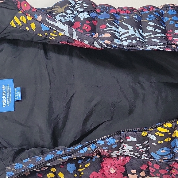 Adidas Original AOP hooded quilted puffer vest vibrant, colorful women's size XS - Picture 9 of 13